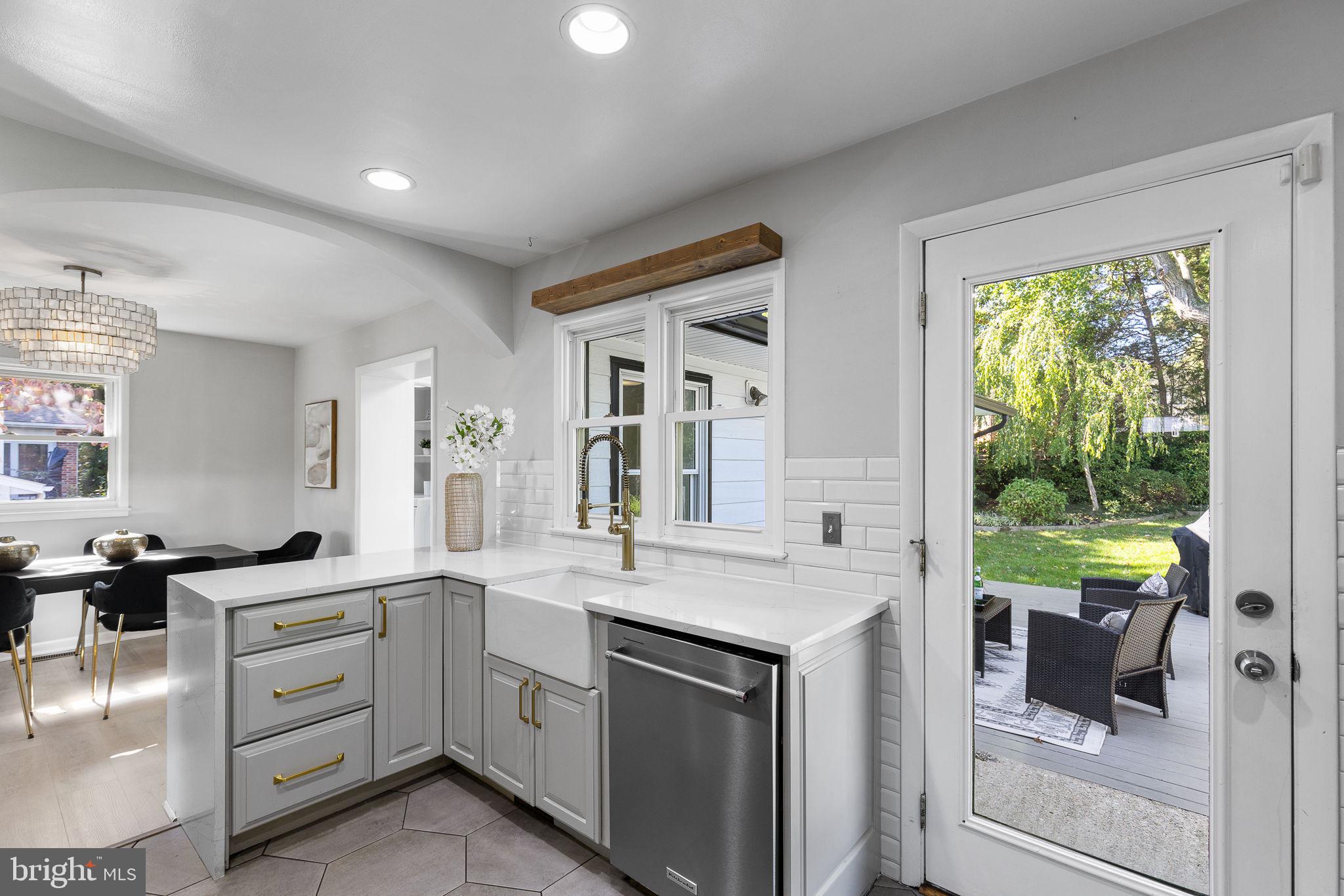 1702 Warner Avenue McLean, VA 22101 - Photo 22 of 48 Open kitchen w quartz counters & stainless appls