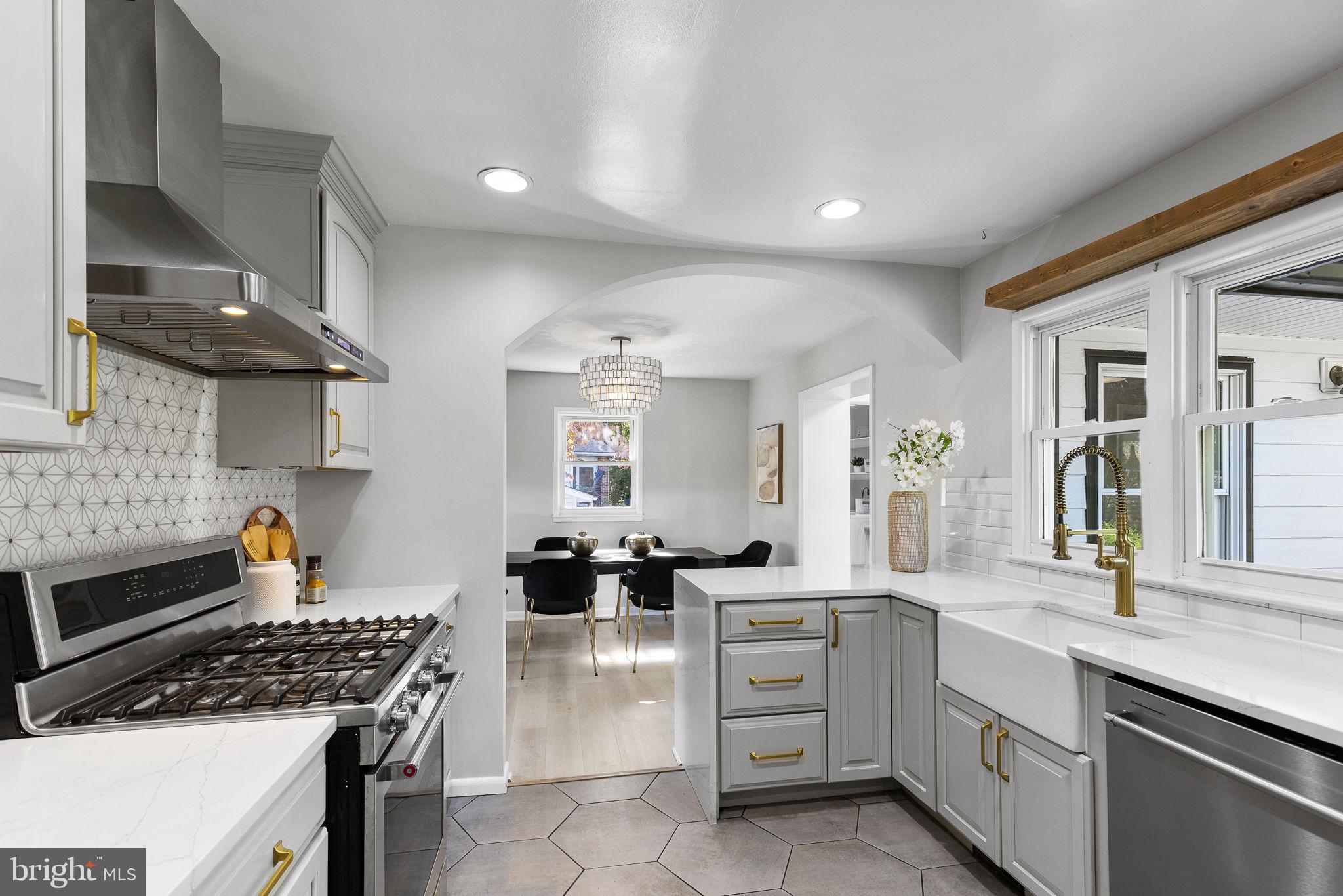 1702 Warner Avenue McLean, VA 22101 - Photo 23 of 48 Open kitchen w quartz counters & stainless appls