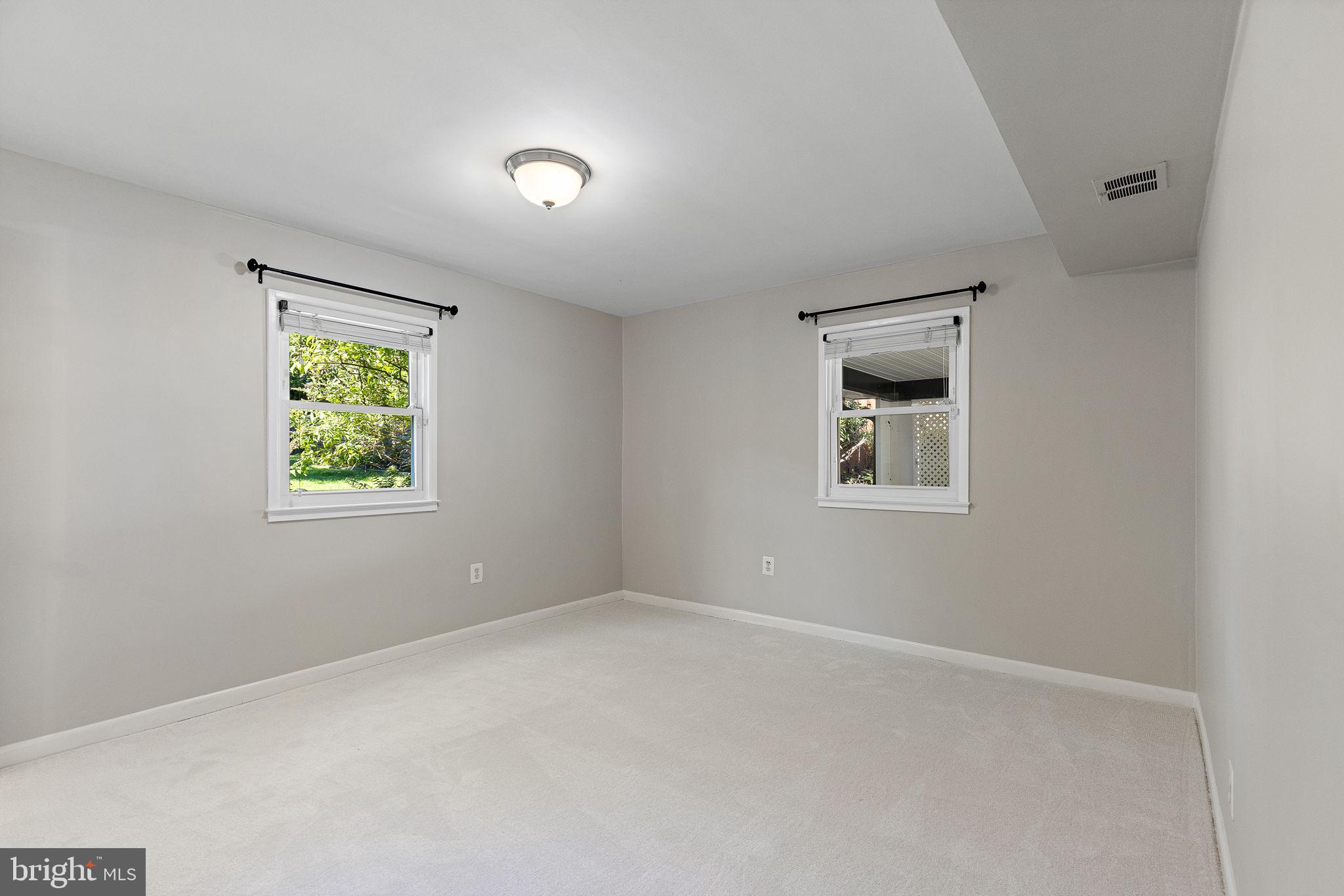 1702 Warner Avenue McLean, VA 22101 - Photo 39 of 48 Bedroom 4 on lwr lvl w new carpets & ensuite bath