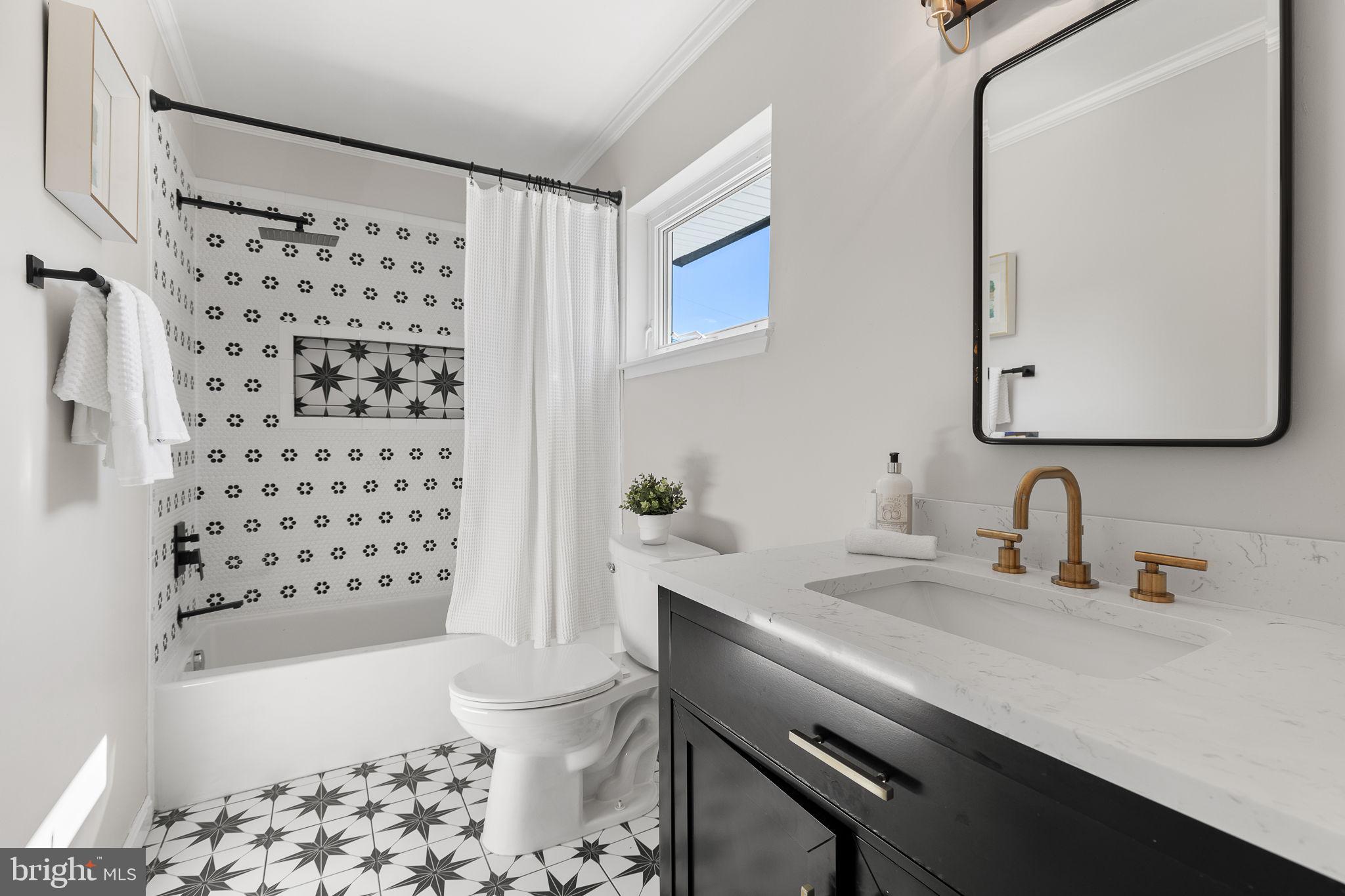 1702 Warner Avenue McLean, VA 22101 - Photo 8 of 48 Stunning renovated hall bath