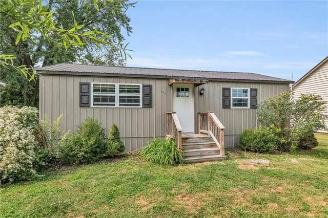 $57,800 | 513 Main Street, Henrietta, MO 64036