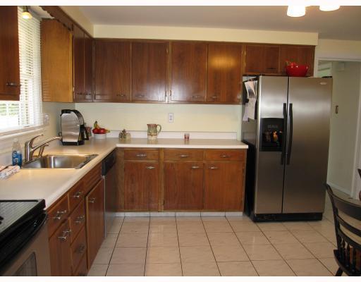 1701 Partridge Run Road Upper St. Clair, PA 15241 - Photo 6 of 18 Kitchen. The spacious kitchen is adjacent to the family room and the dining room and has newer stainless steel appliances.