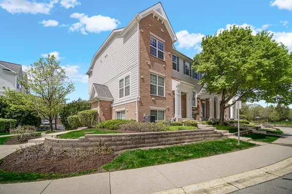 $409,900 | 82 Arcadia Lane, Lake Zurich, IL 60047