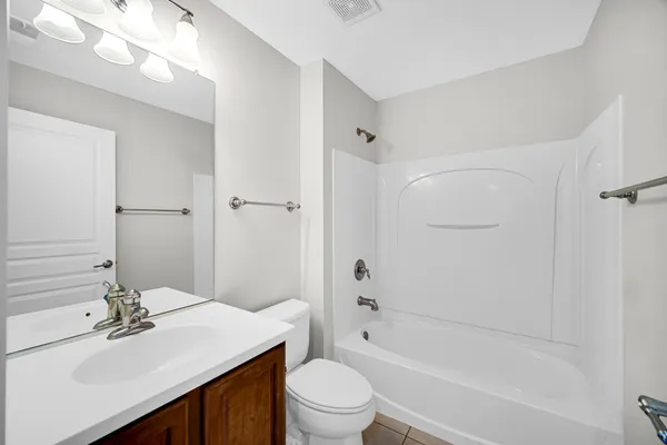 $409,900 | 82 Arcadia Lane, Lake Zurich, IL 60047