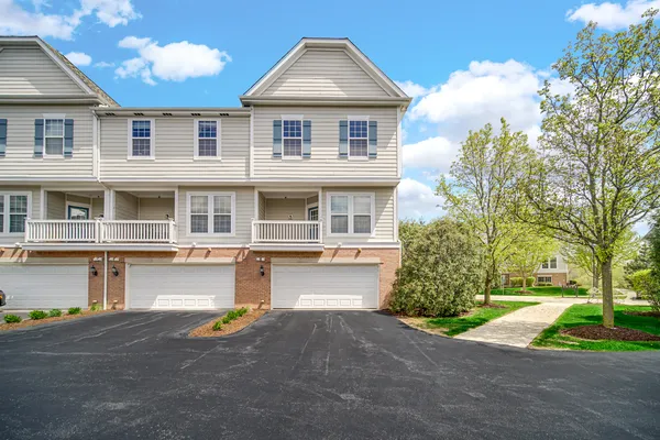 $409,900 | 82 Arcadia Lane, Lake Zurich, IL 60047