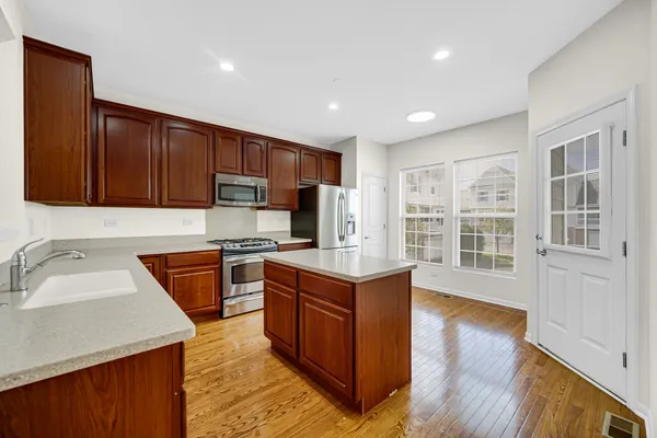 $409,900 | 82 Arcadia Lane, Lake Zurich, IL 60047