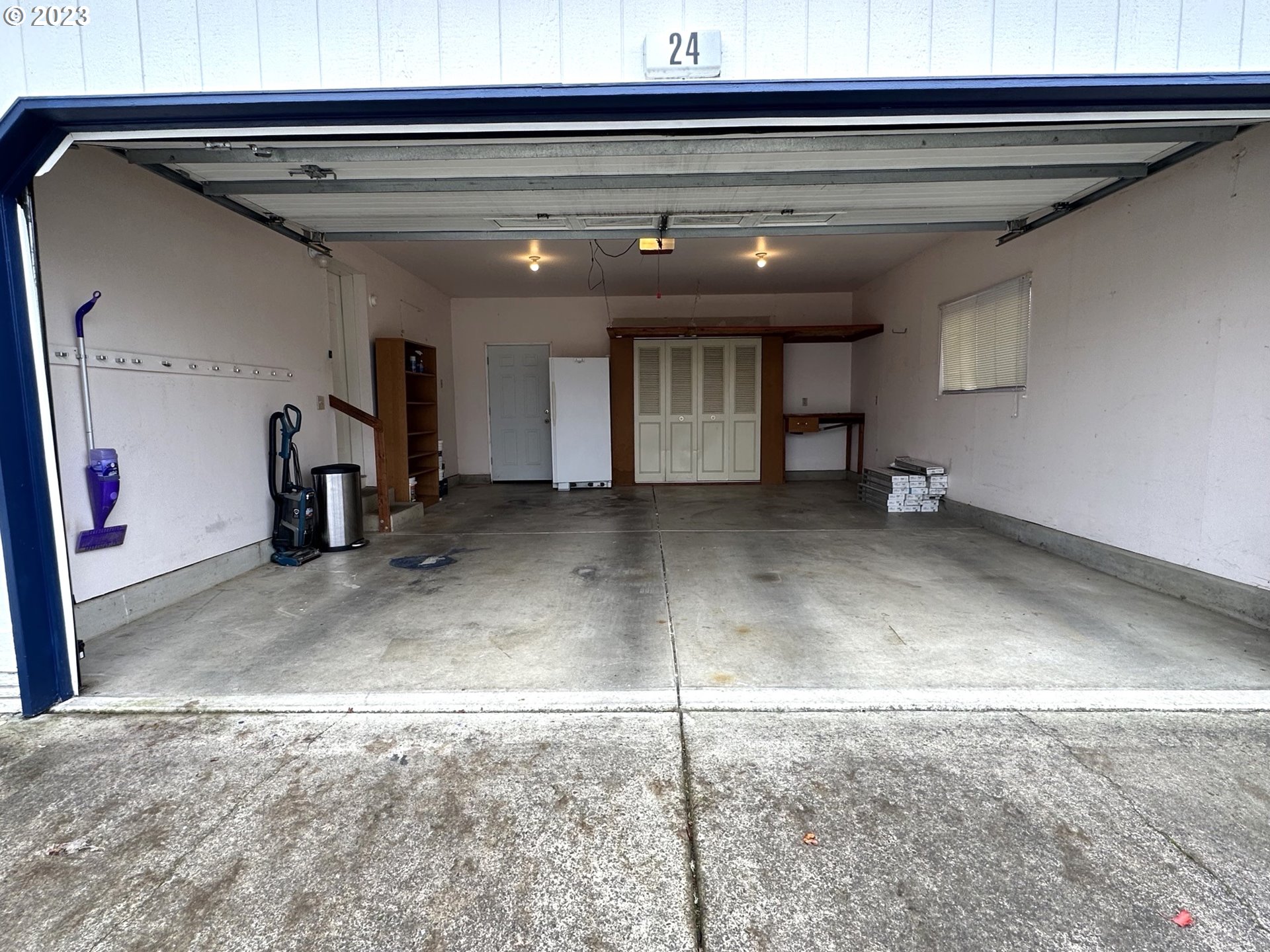 4055 Royal Avenue, Unit 24 Eugene, OR 97402 - Photo 23 of 31 a view of a hallway