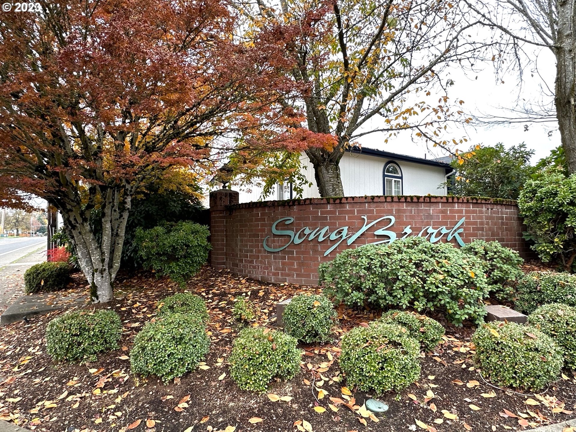 4055 Royal Avenue, Unit 24 Eugene, OR 97402 - Photo 26 of 31 a front view of a house with garden