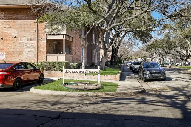 a view of an entryway