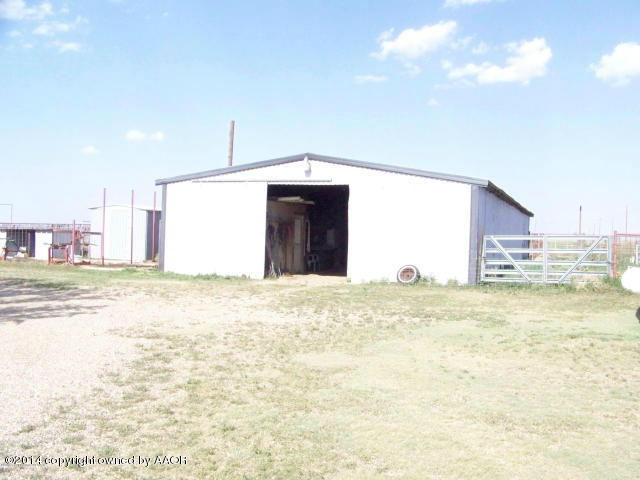 6800 West Dowlen Road Happy, TX 79042 - Photo 10 of 33 6800 Dowlen barn