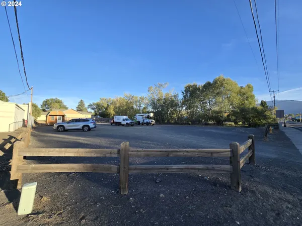 a view of a bench in a backyard