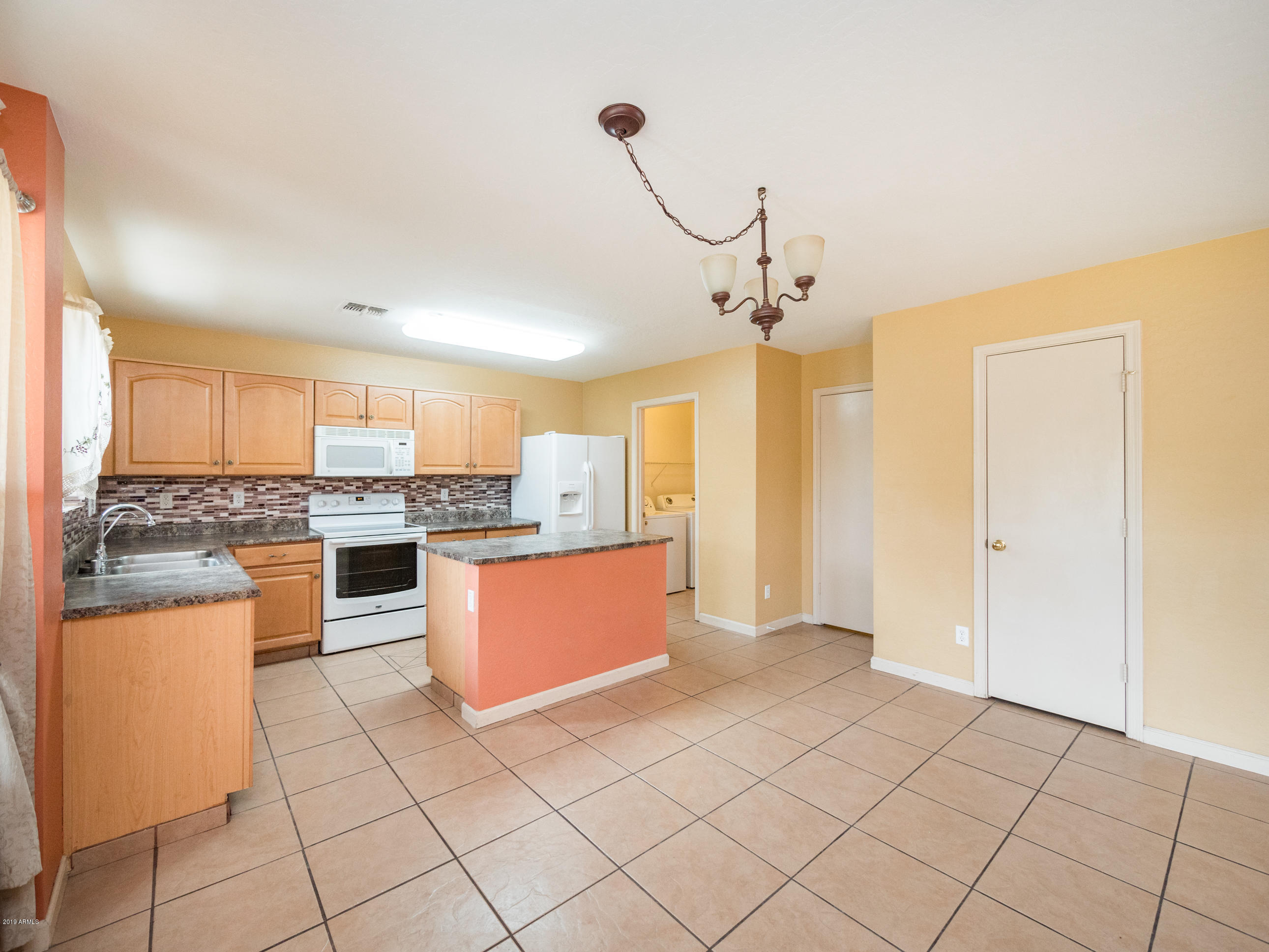 3148 West Carson Road Phoenix, AZ 85041 - Photo 18 of 44 Kitchen