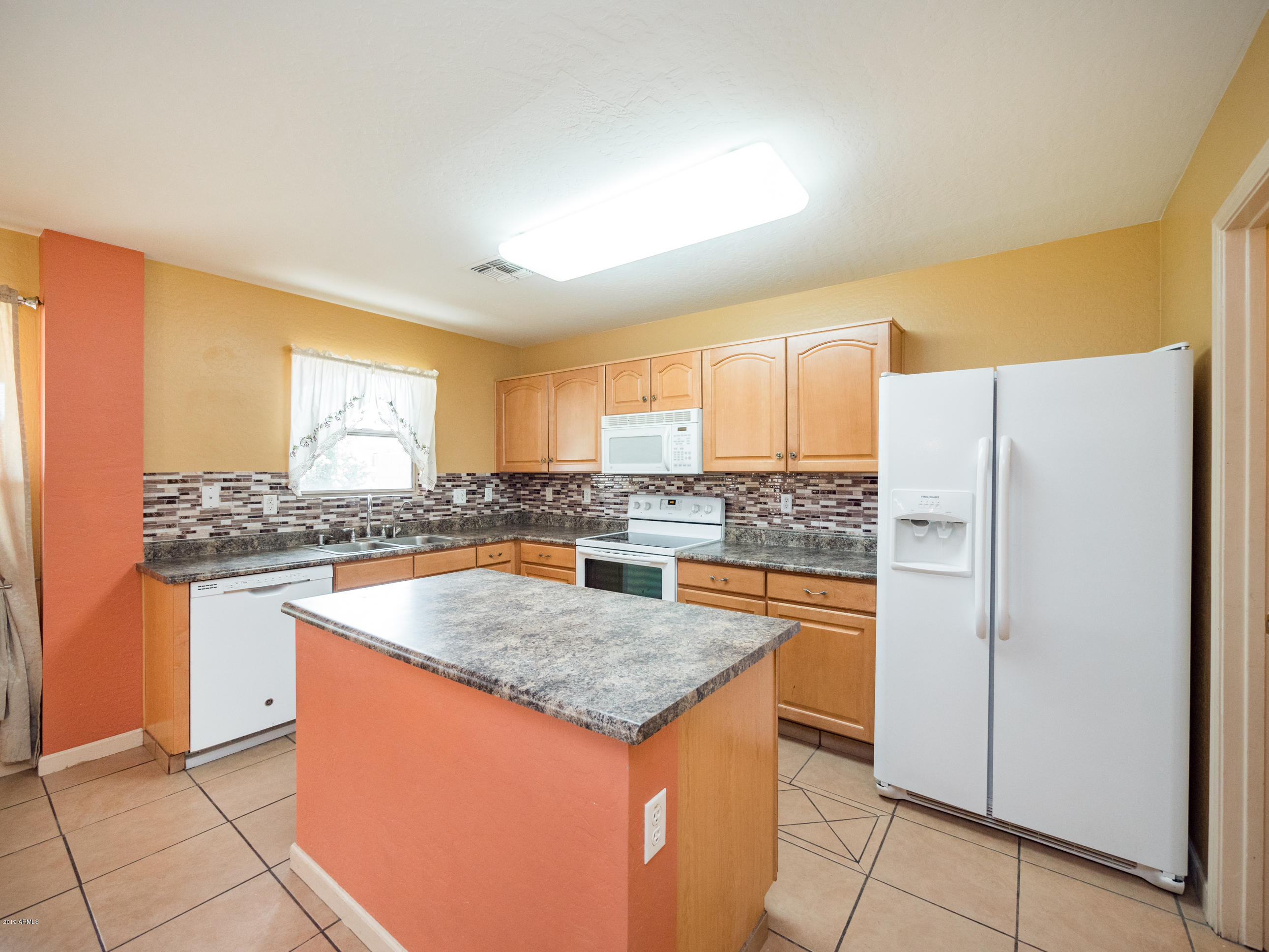 3148 West Carson Road Phoenix, AZ 85041 - Photo 19 of 44 Kitchen