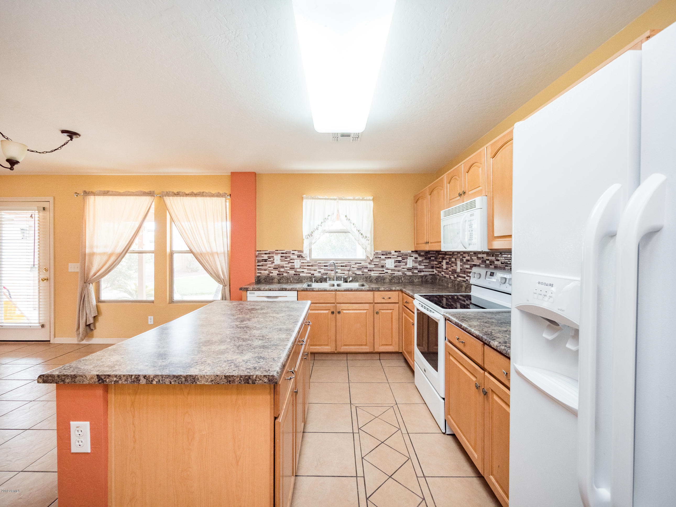 3148 West Carson Road Phoenix, AZ 85041 - Photo 20 of 44 Kitchen