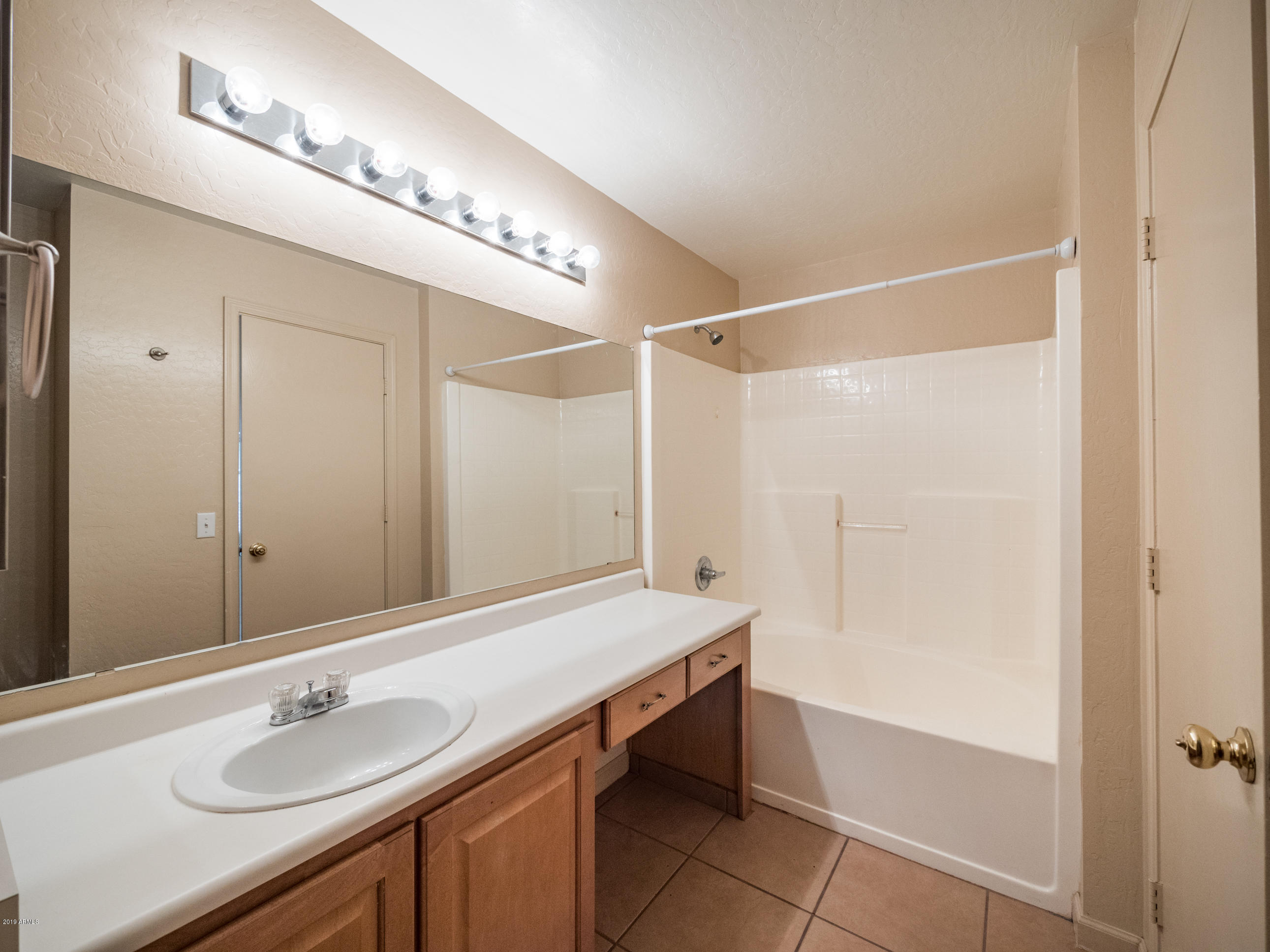 3148 West Carson Road Phoenix, AZ 85041 - Photo 31 of 44 Master Bath
