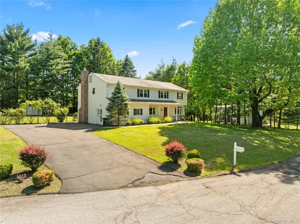 $949,000 | 5 Daisy Court, Airmont, NY 10901