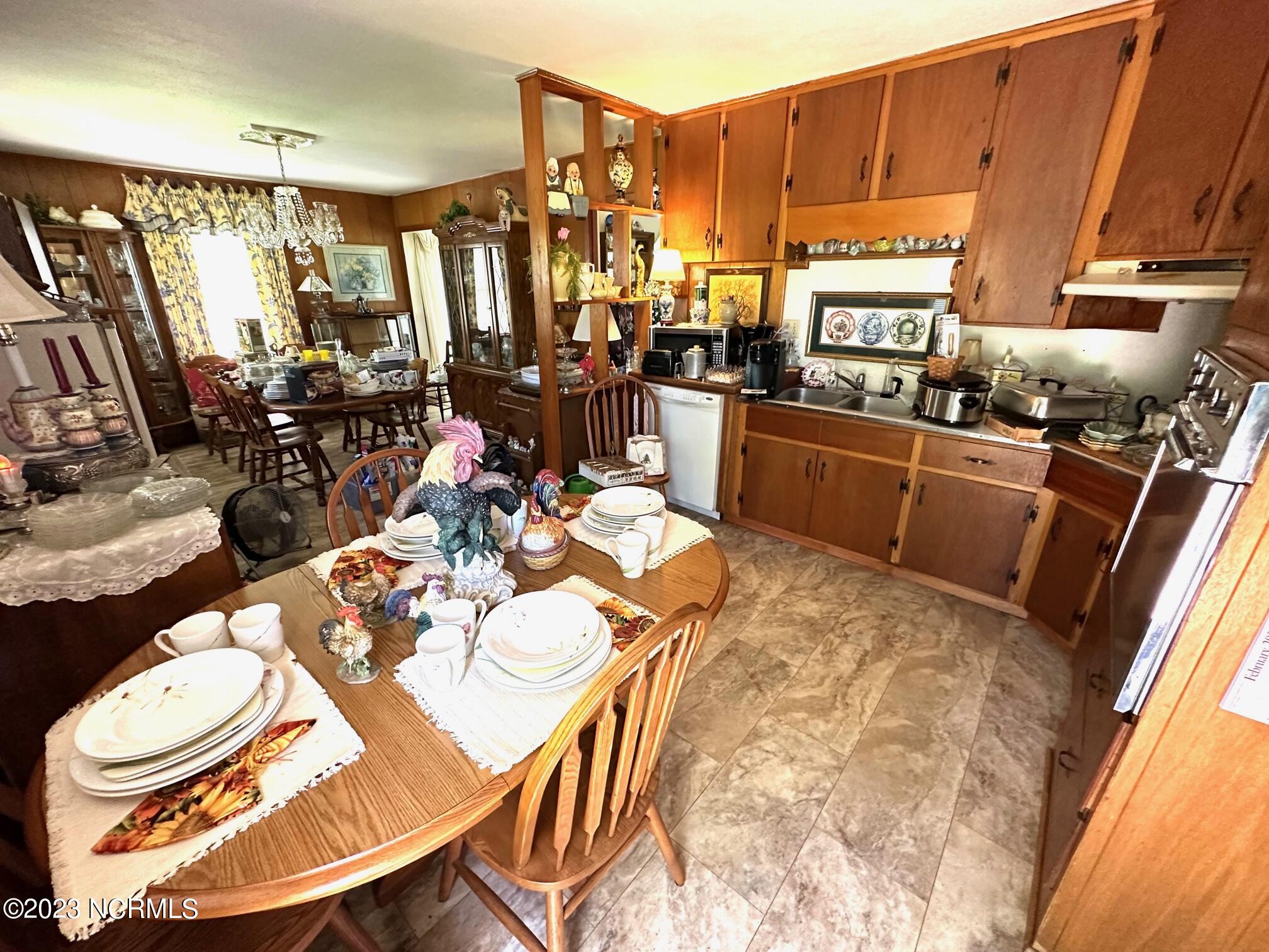 3832 Farmers Union Road Clarkton, NC 28433 - Photo 10 of 36 Kitchen