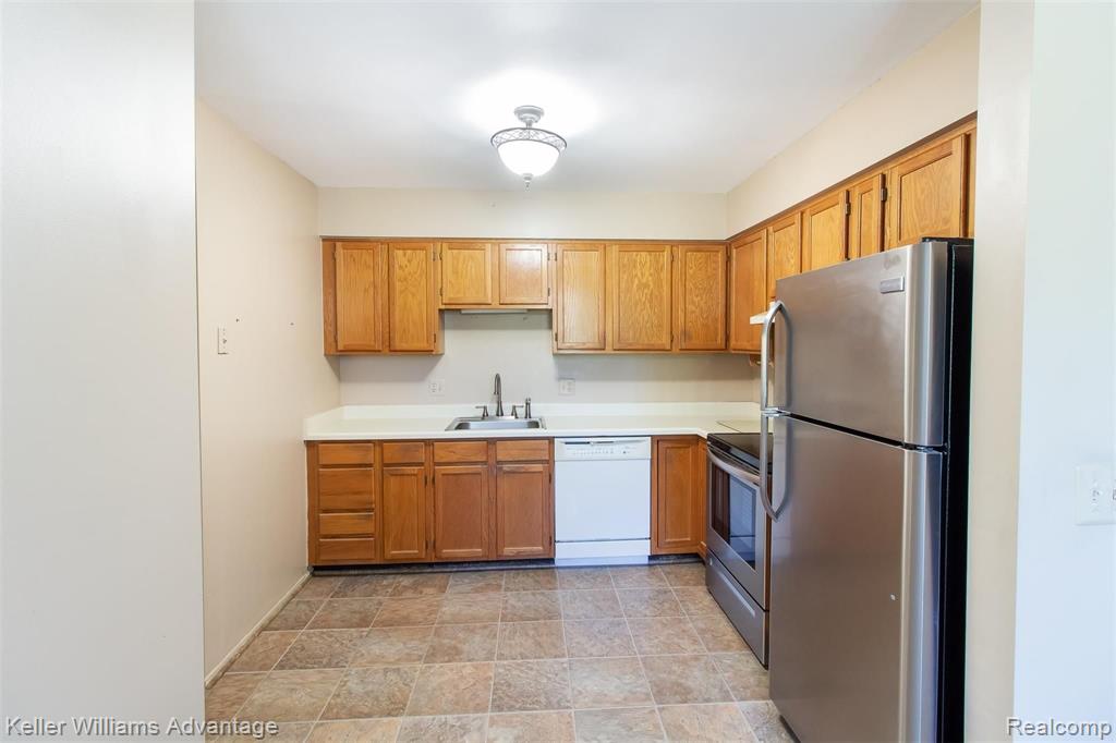470 Baldwin Avenue, Unit 33 Rochester, MI 48307 - Photo 4 of 24
