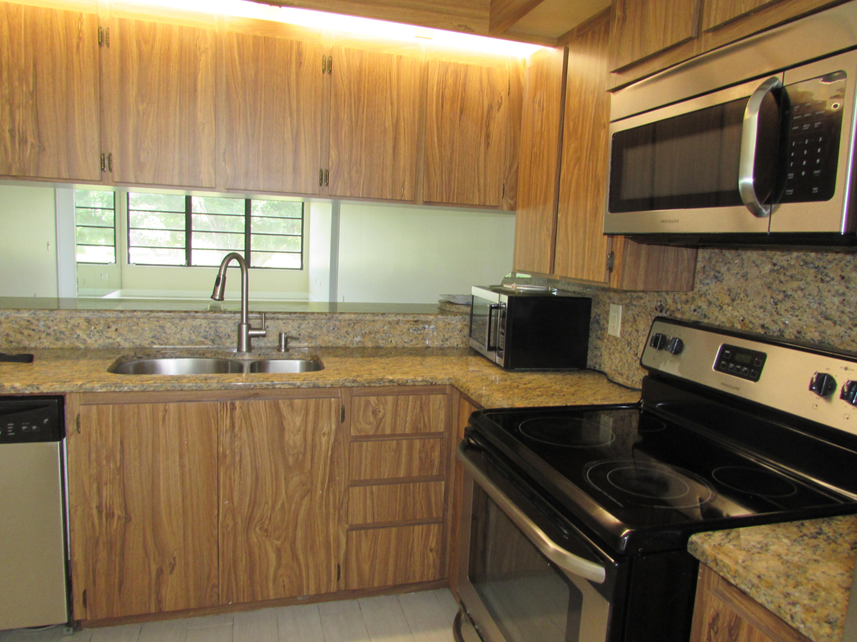6097 Balboa Circle, Unit 201 Boca Raton, FL 33433 - Photo 3 of 24 IMG_1697