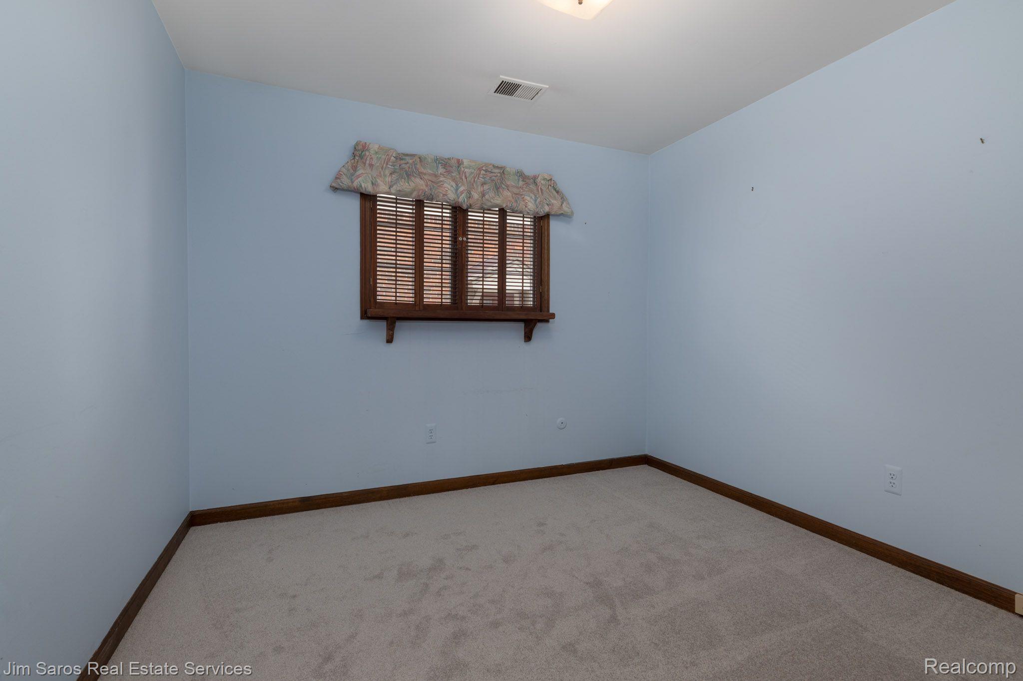1769 Hampton Road Grosse Pointe, MI 48236 - Photo 21 of 27 Gallery Image 21