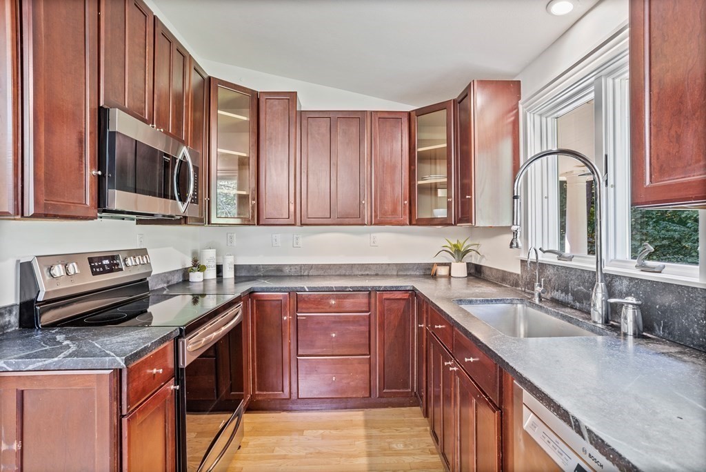 113 Sampson Road Bolton, MA 01740 - Photo 11 of 34