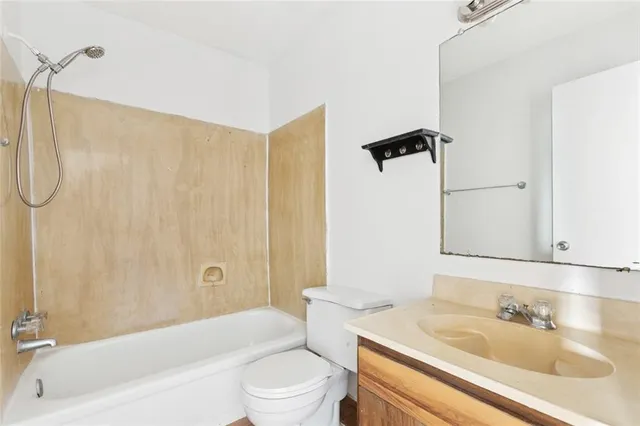 $400,000 | 953 East Monterey Court, Gretna, LA 70056