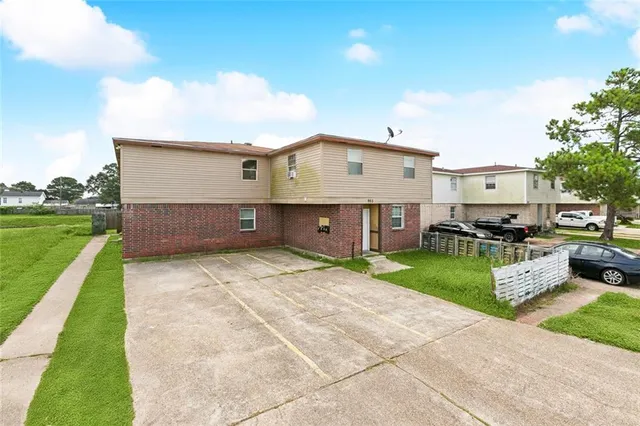 $400,000 | 953 East Monterey Court, Gretna, LA 70056