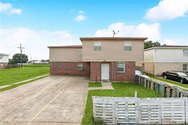 $400,000 | 953 East Monterey Court, Gretna, LA 70056