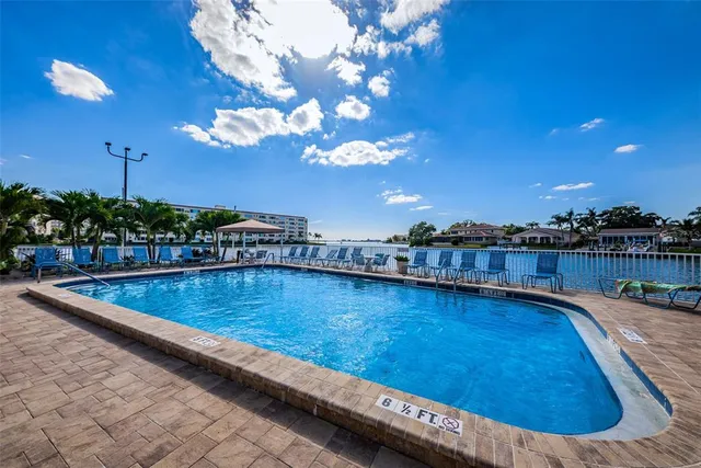 $280,000 | 3010 59th Street South, Unit 302, Gulfport, FL 33707