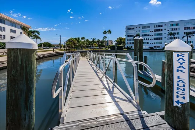 $280,000 | 3010 59th Street South, Unit 302, Gulfport, FL 33707