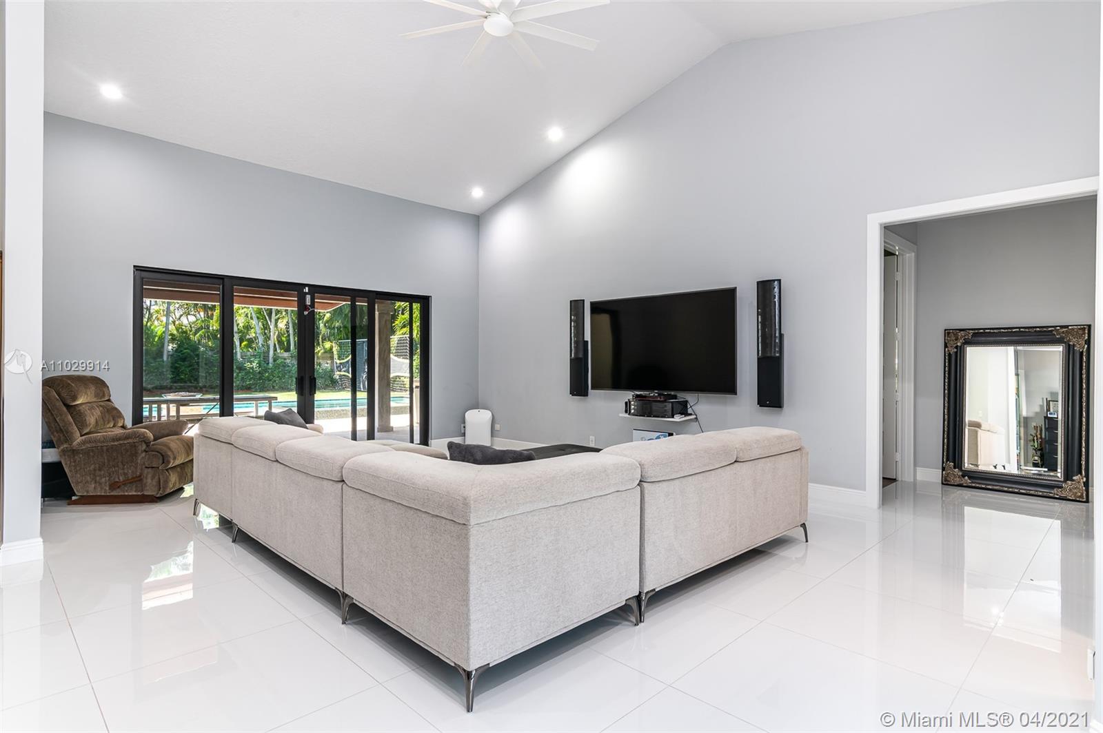 576 Sandpiper Way Boca Raton, FL 33431 - Photo 9 of 32