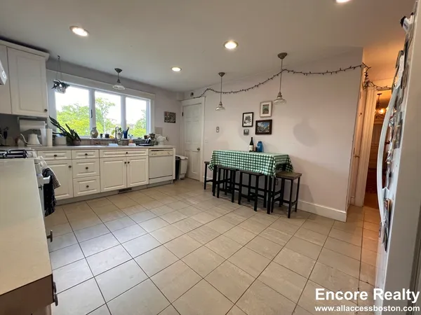 $6,750 | 9 Kenwood Street, Unit 1, Brookline, MA 02446