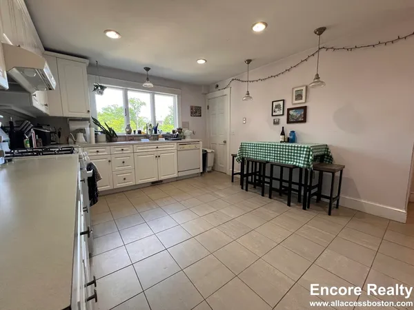 $6,750 | 9 Kenwood Street, Unit 1, Brookline, MA 02446