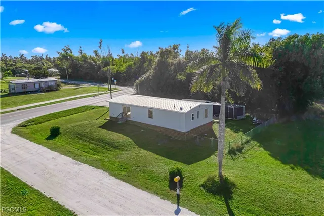 $1,500 | 11217 Stringfellow Road, Bokeelia, FL 33922