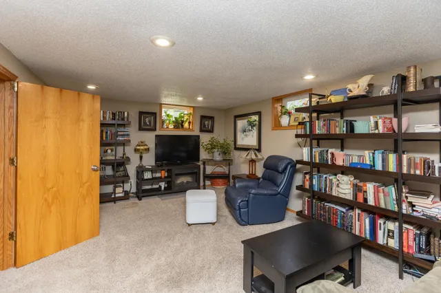 $250,000 | 623 Washington Avenue, Fairmont, MN 56031