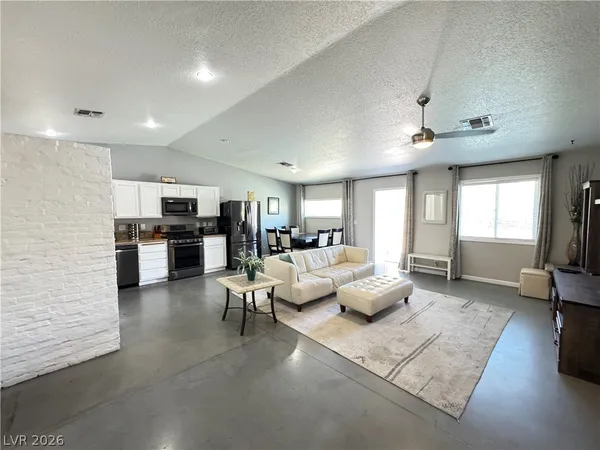 $2,095 | 7267 Sixshooter Drive, Las Vegas, NV 89119