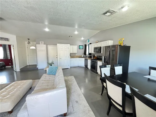 $2,095 | 7267 Sixshooter Drive, Las Vegas, NV 89119