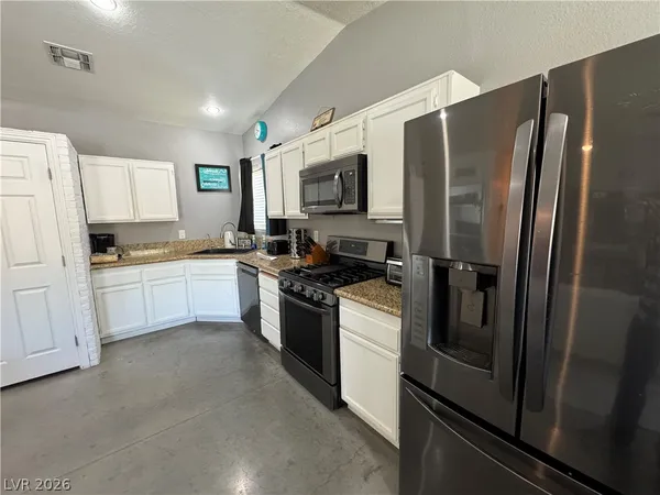 $2,095 | 7267 Sixshooter Drive, Las Vegas, NV 89119