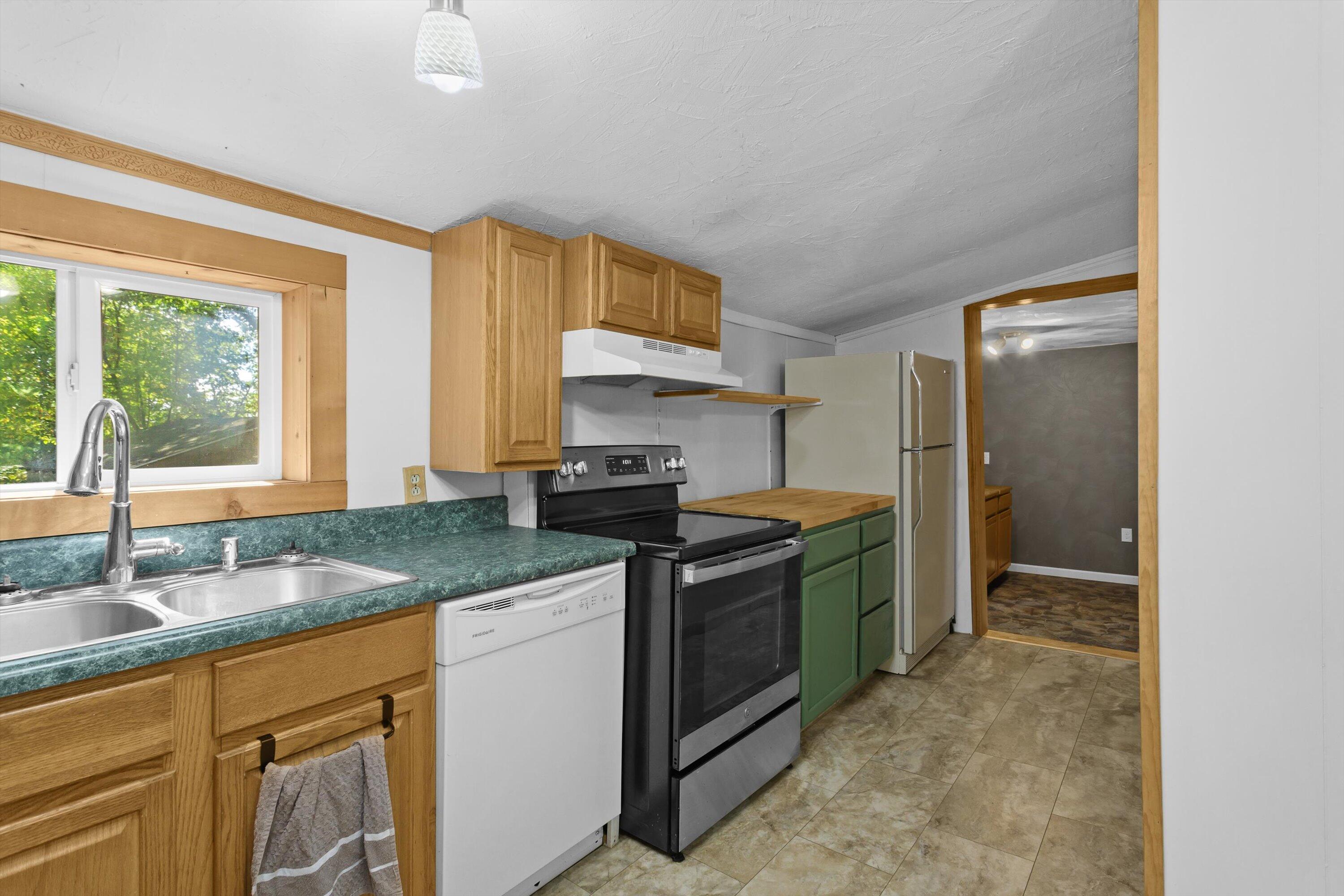 1115 Skyview Road Salem, VA 24153 - Photo 10 of 29 10-1115 Skyview Rd_10