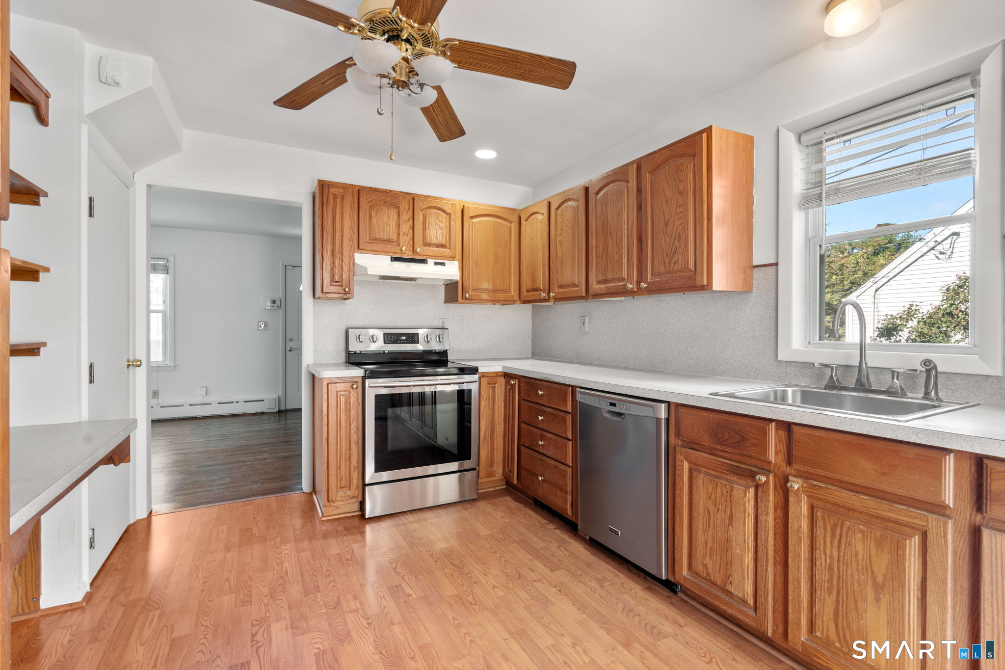 38 Milandale Road Fairfield, CT 06824 - Photo 12 of 36 Gallery Image 12