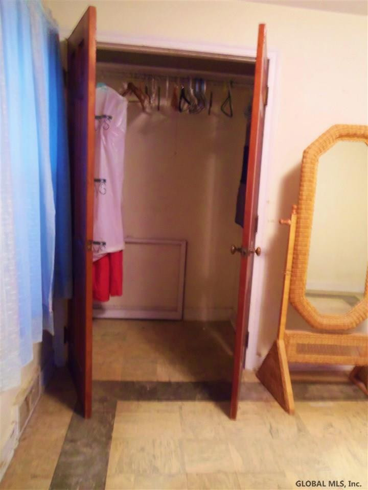 696 Lisha Kill Road Niskayuna, NY 12309 - Photo 8 of 17 Good Sized Closets