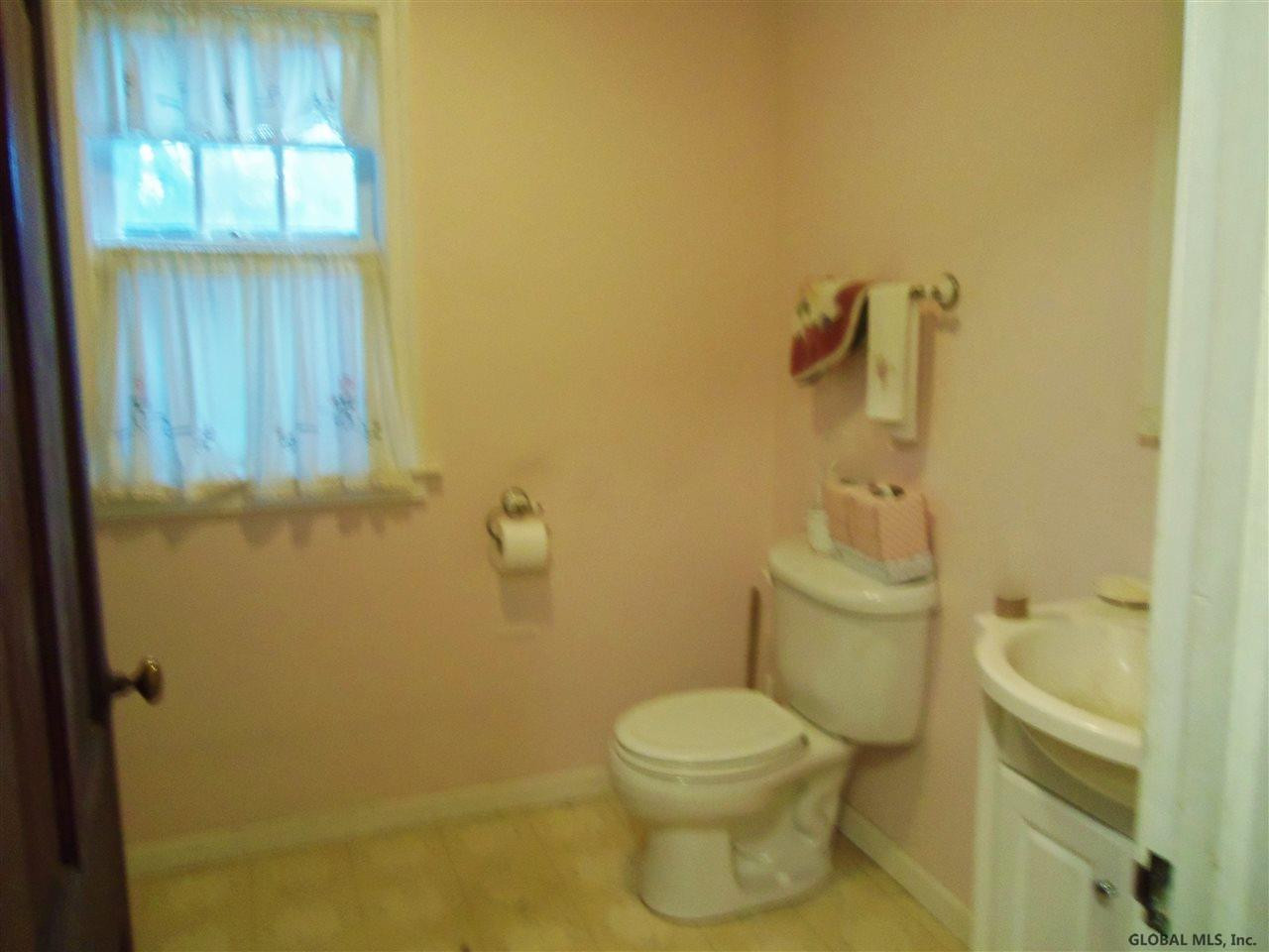 696 Lisha Kill Road Niskayuna, NY 12309 - Photo 9 of 17 First Floor Full Bath