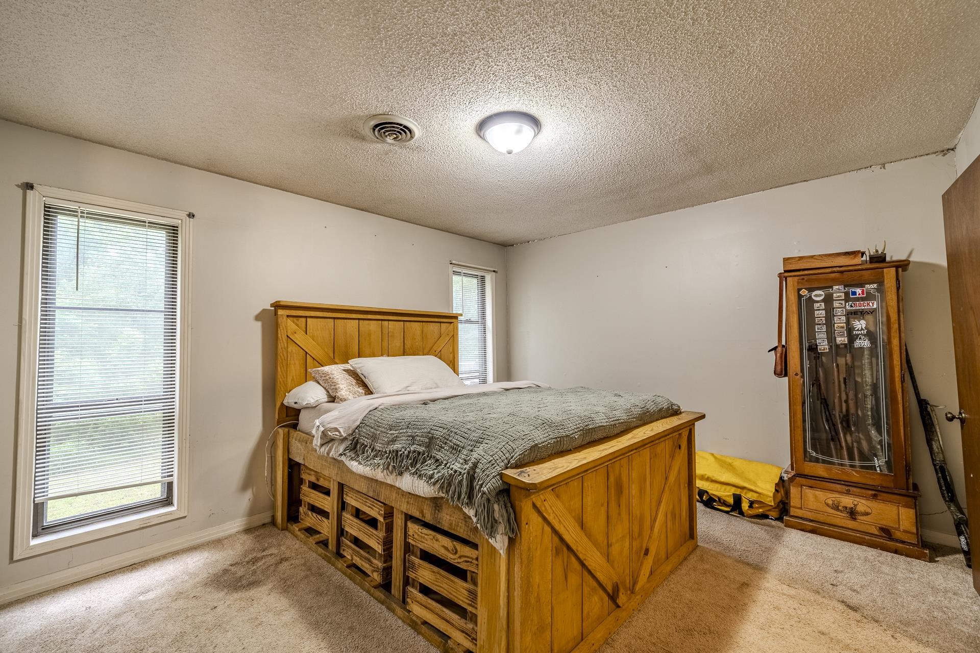 259 Oakview Drive Adamsville, TN 38310 - Photo 14 of 32 Room featuring light neutral wall paint and textured ceiling