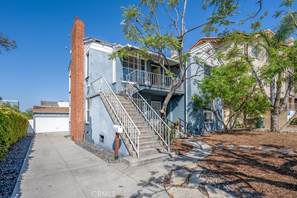 711 North Howard Street Glendale, CA 91206 - Photo 3 of 20 a view of an outdoor space with seating