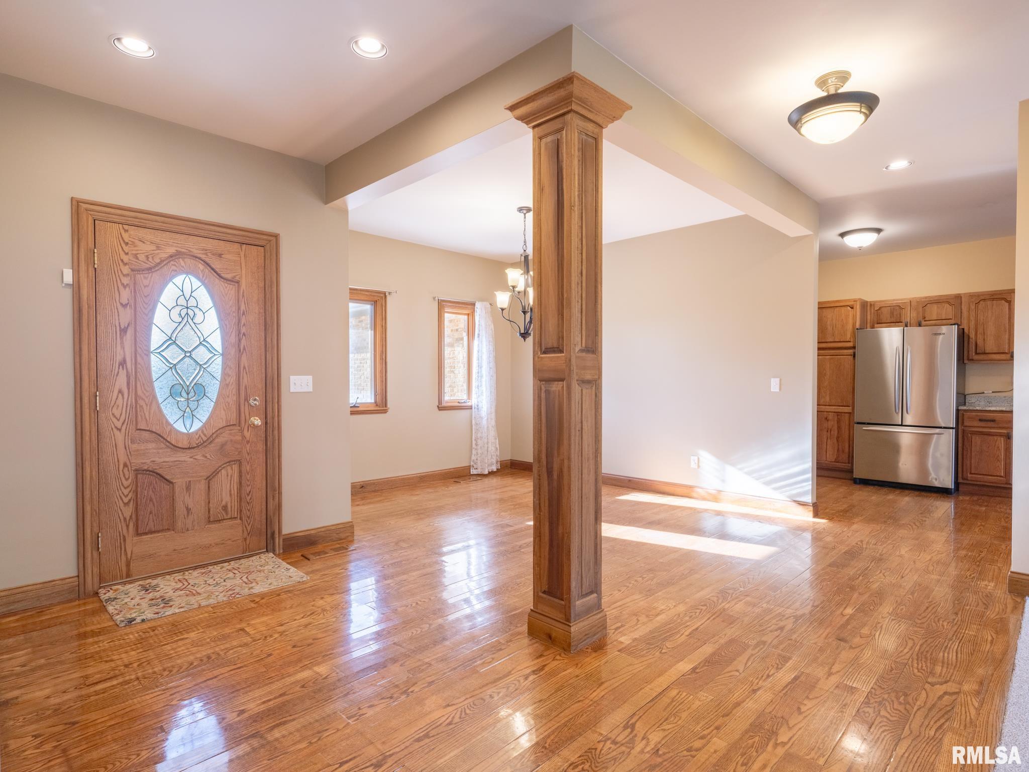 1092 Upper Spring Bay Road East Peoria, IL 61611 - Photo 3 of 84 Gallery Image 3
