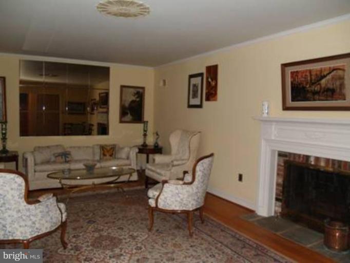 9104 Seven Locks Road Bethesda, MD 20817 - Photo 5 of 9 Living Room