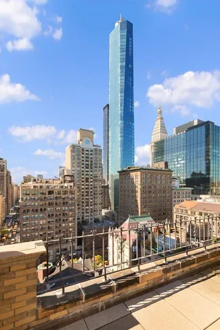 a view of building with view of city