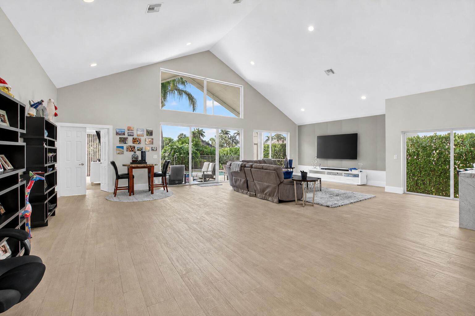 17320 Loch Lomond Way Boca Raton, FL 33496 - Photo 4 of 27 04_DSC_21602