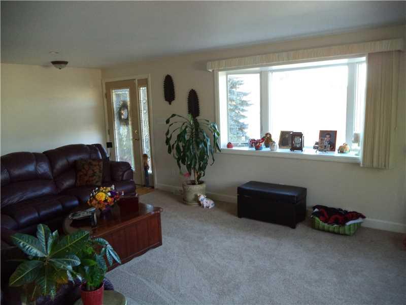 6805 Wall Road Monongahela, PA 15063 - Photo 3 of 15 Living Room.