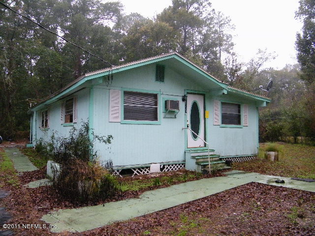 5550 Bergman Road Jacksonville, FL 32208 - Photo 1 of 1 a front view of a house with garden